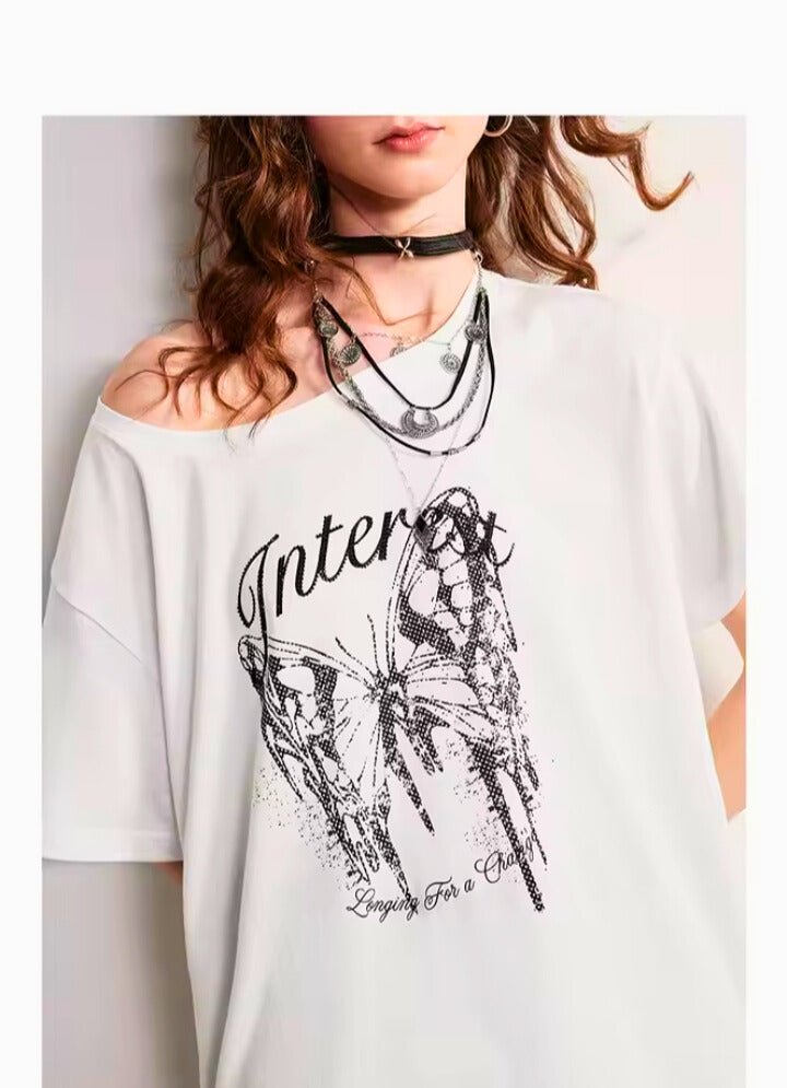 Blusa primavera 2026 con estampado de mariposas y hombros descubiertos