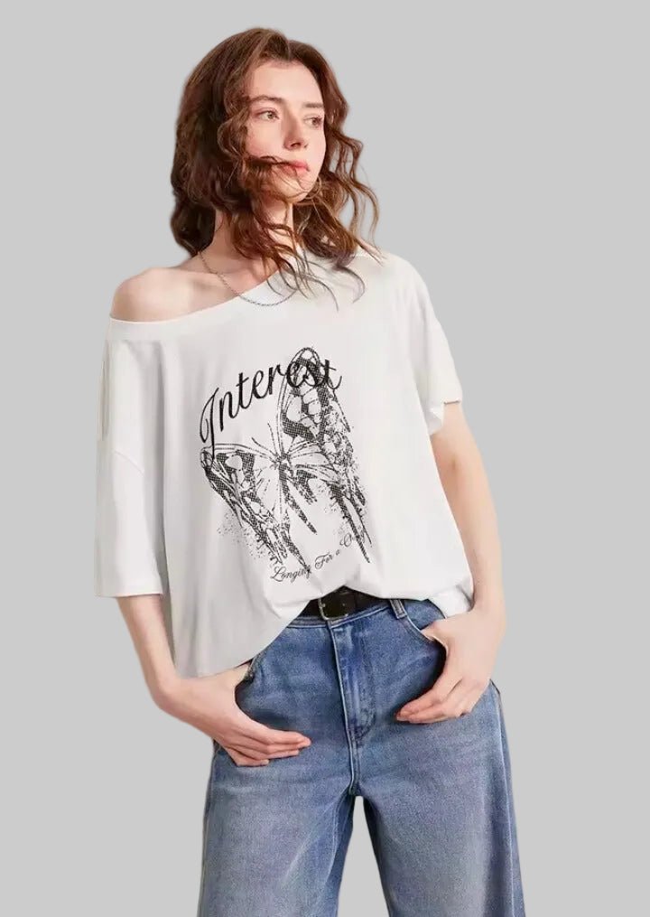 Blusa primavera 2026 con estampado de mariposas y hombros descubiertos