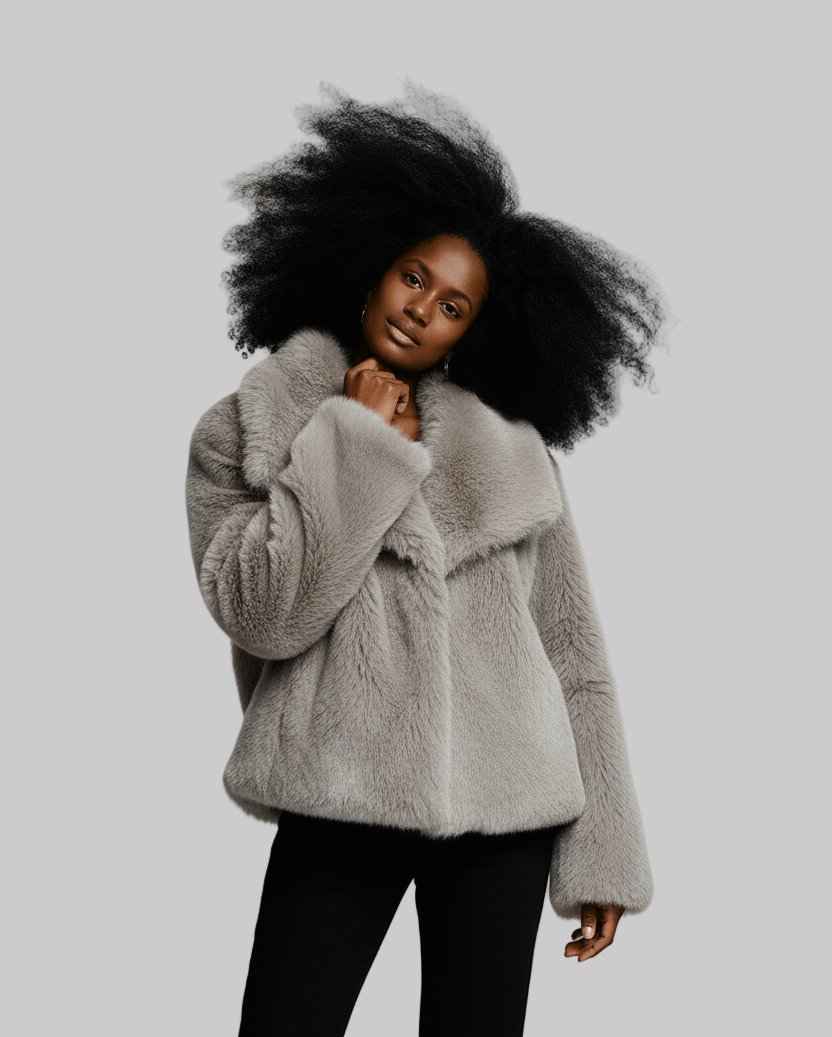 Chaqueta Corta Elegante: Estilo en un instante.