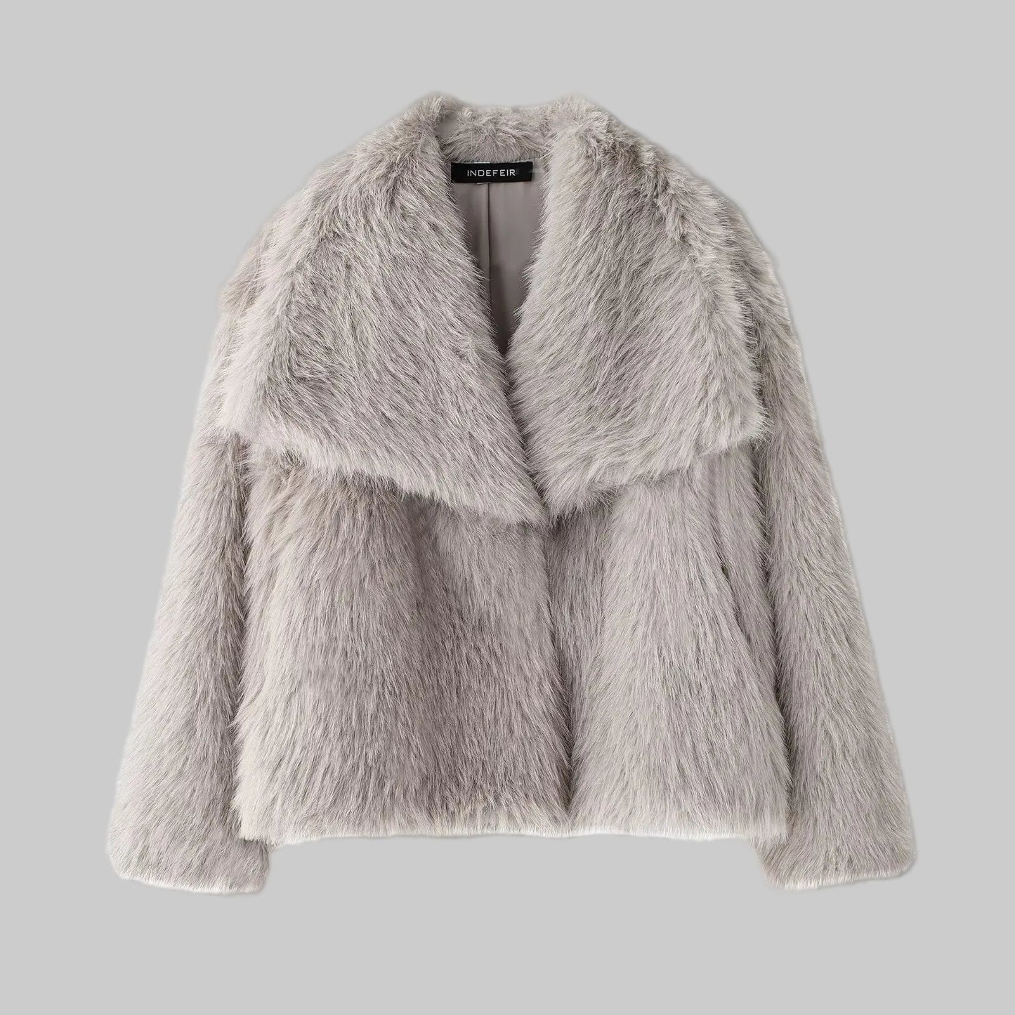 Chaqueta Corta Elegante: Estilo en un instante.