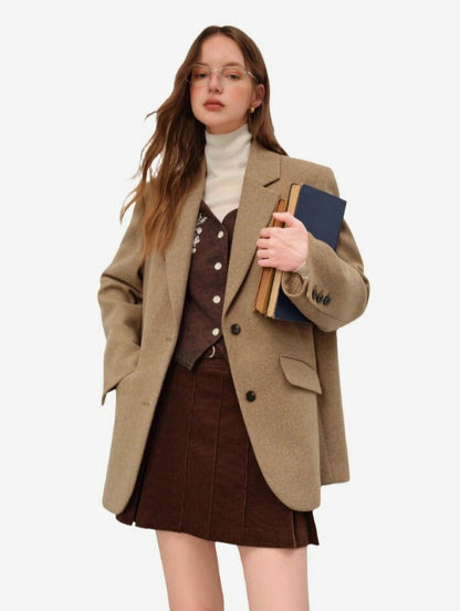 Abrigo Corto: Elegancia y Calidez para Mujer