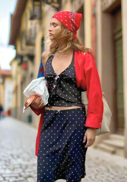 Conjunto Top y Falda: Elegancia y estilo en uno solo.