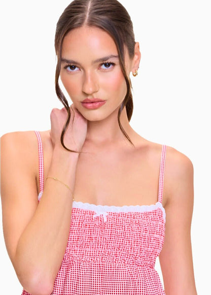 Mini vestido cuadros y encaje: la combinación perfecta