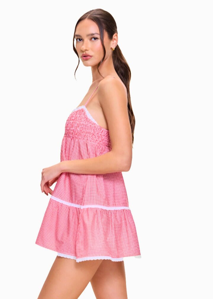 Mini vestido cuadros y encaje: la combinación perfecta